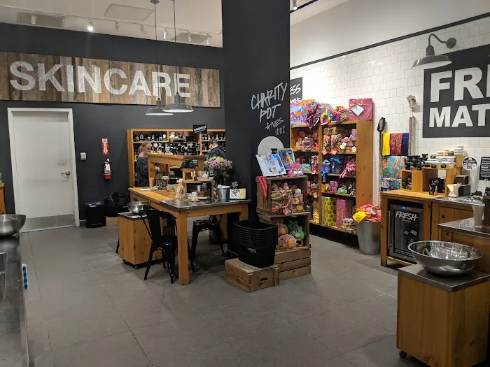 Lush Cosmetics Crossgates Mall 3