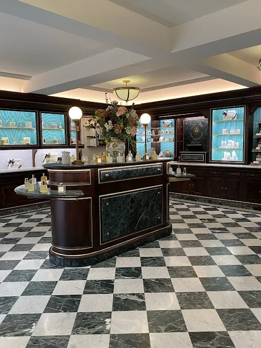 Officina Profumo-Farmaceutica di Santa Maria Novella 7