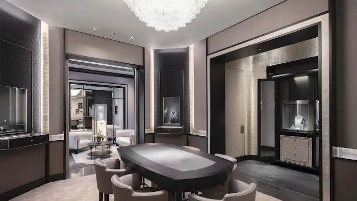 Van Cleef & Arpels (Boston - Newbury Street) 5