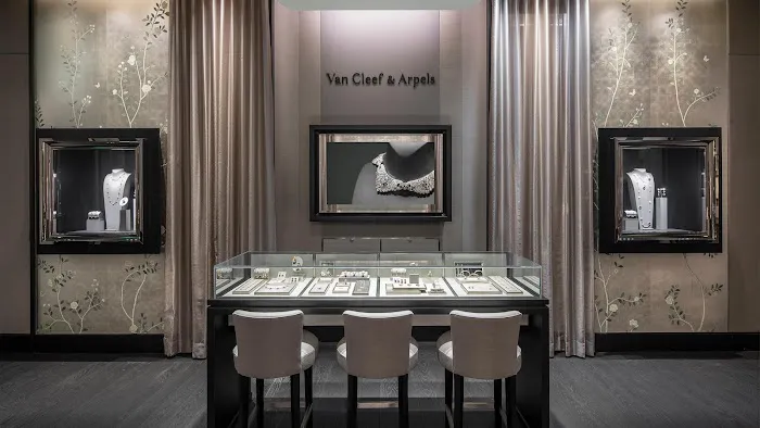 Van Cleef & Arpels (Boston - Newbury Street) 8