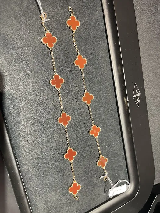 Van Cleef & Arpels (Boston - Newbury Street) 7