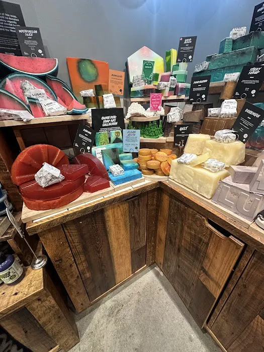 Lush Cosmetics Lynnfield 4