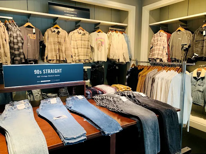 Abercrombie & Fitch 6