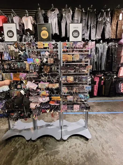 Hot Topic 3