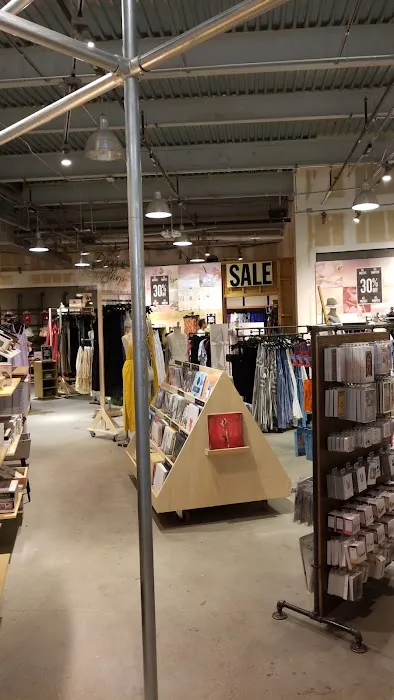 Urban Outfitters 4
