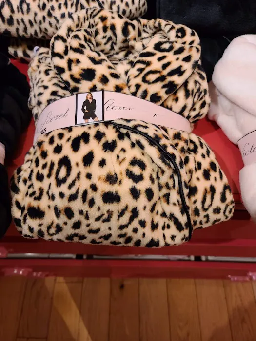 Victoria's Secret & PINK by Victoria's Secret 5