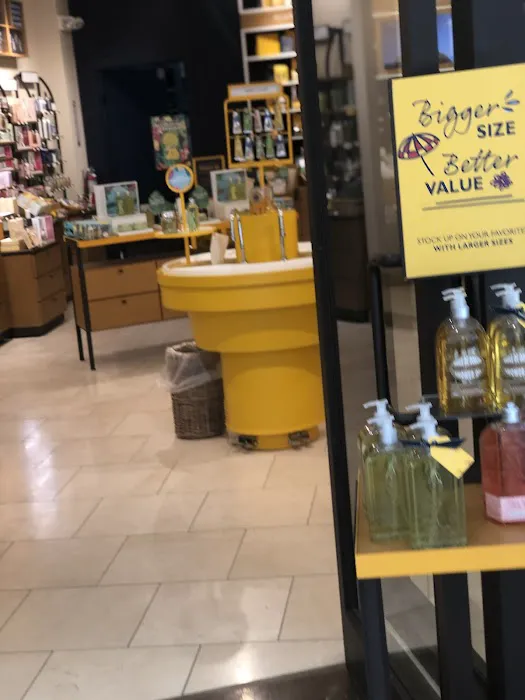 L'OCCITANE EN PROVENCE 8