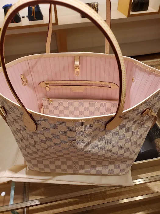 Louis Vuitton Natick 3
