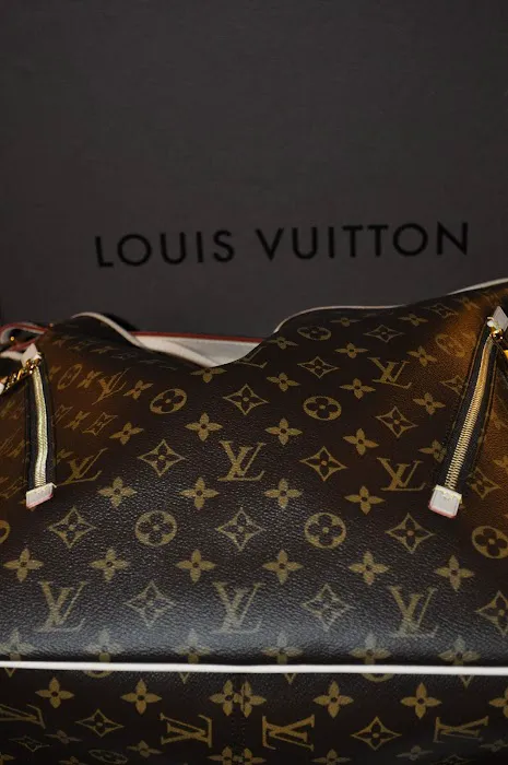 Louis Vuitton Natick 9