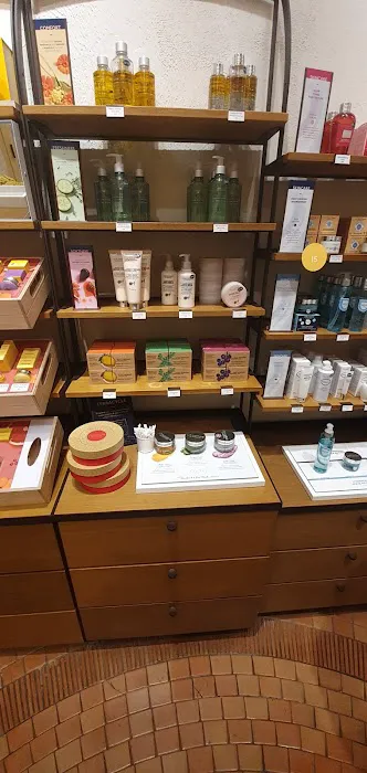L'OCCITANE EN PROVENCE 2