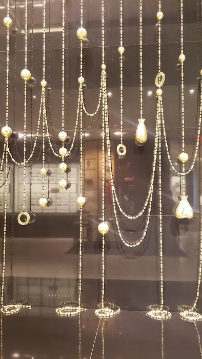Chanel Boston 4