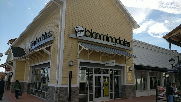 Bloomingdale's Outlet 4