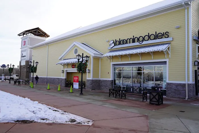 Bloomingdale's Outlet 8