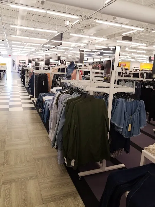 Bloomingdale's Outlet 7