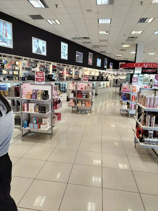 Perfumeland Megastore 7