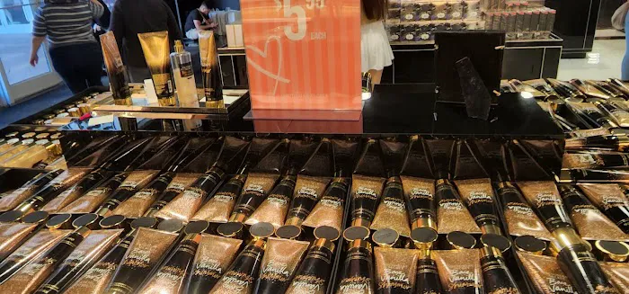 Victoria's Secret Outlet 1