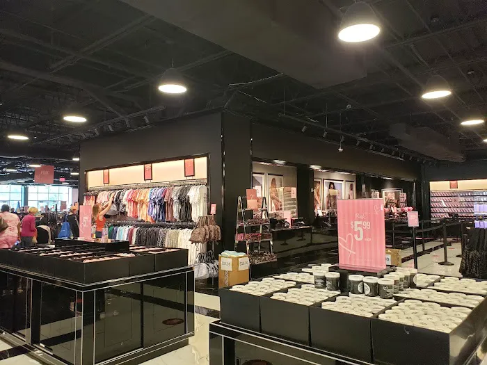 Victoria's Secret Outlet 6