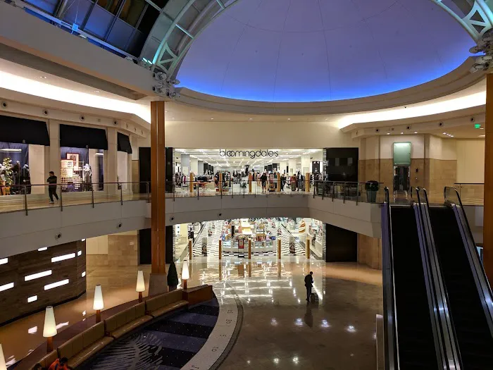 Bloomingdale's 9