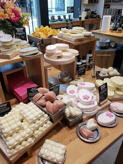 Lush Cosmetics Mall at Millenia 3