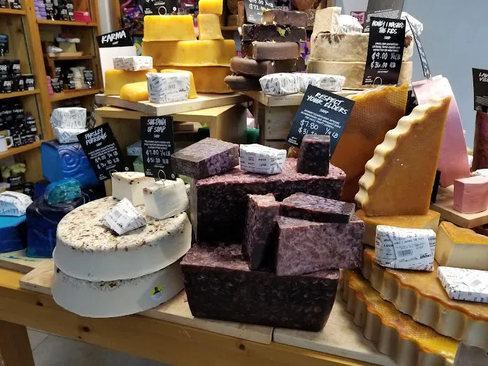 Lush Cosmetics Mall at Millenia 6