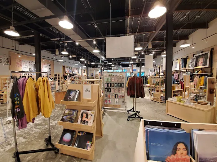 Urban Outfitters 0