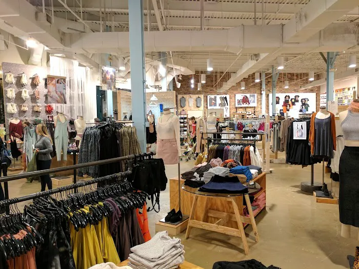 Urban Outfitters 8