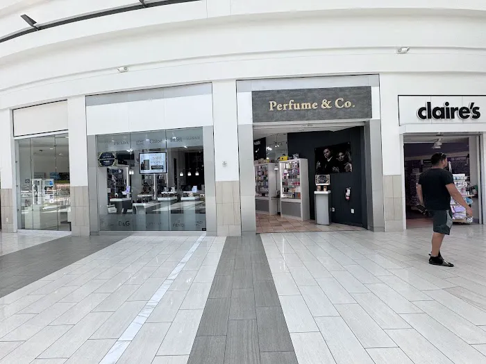 Perfume and Company 9