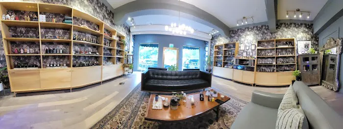 La Jetée Perfumery 1