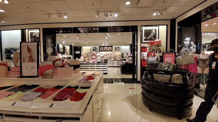 Victoria's Secret & PINK by Victoria's Secret 0