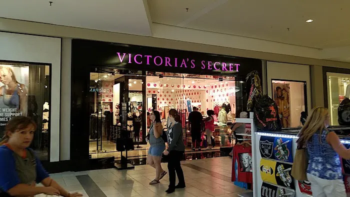 Victoria's Secret & PINK by Victoria's Secret 0