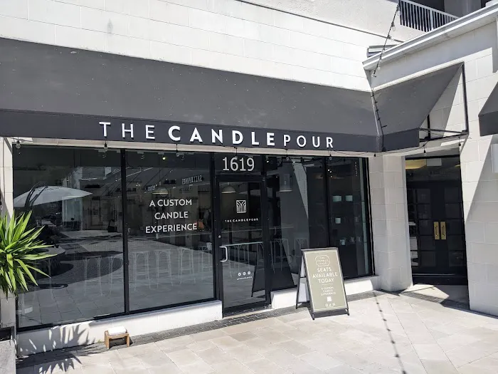 The Candle Pour 0