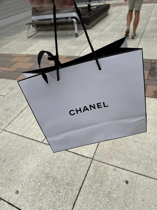 CHANEL FRAGRANCE AND BEAUTY BOUTIQUE 6