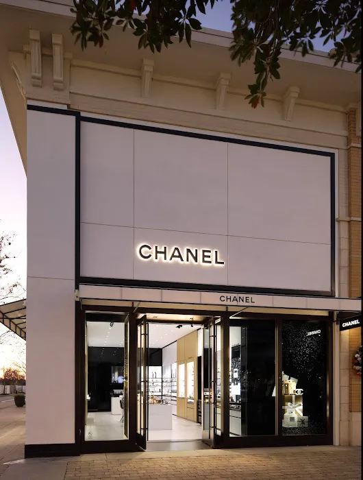 CHANEL FRAGRANCE AND BEAUTY BOUTIQUE 0