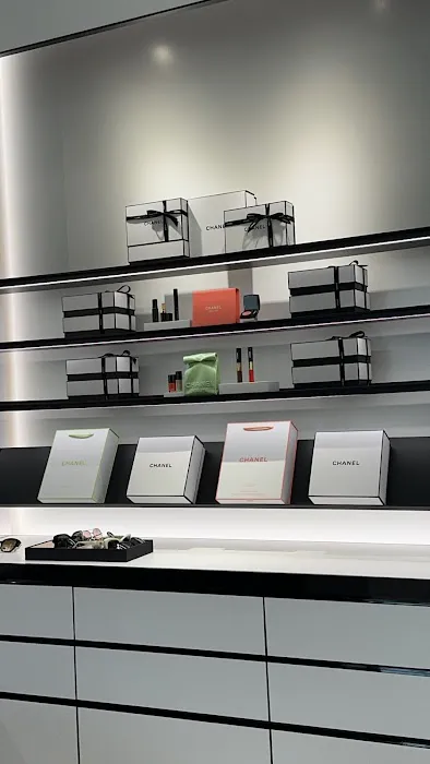CHANEL FRAGRANCE AND BEAUTY BOUTIQUE 5