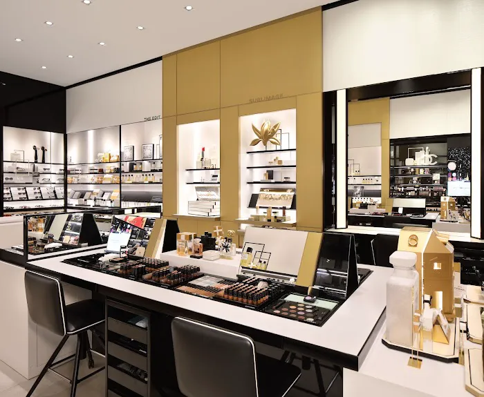 CHANEL FRAGRANCE AND BEAUTY BOUTIQUE 9