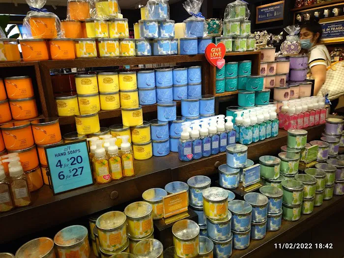 Bath & Body Works 1