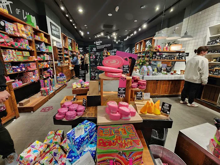 Lush Cosmetics International Plaza 7