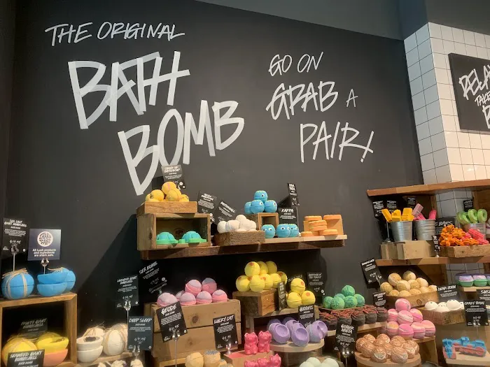 Lush Cosmetics International Plaza 6