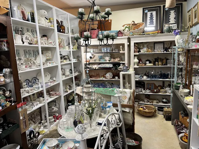 Antiques & Things 0