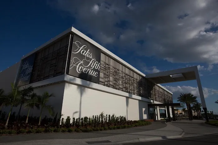 Saks Fifth Avenue 0