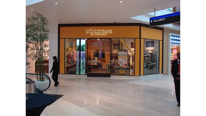 THE MALL AT UNIVERSITY TOWN CENTER 0