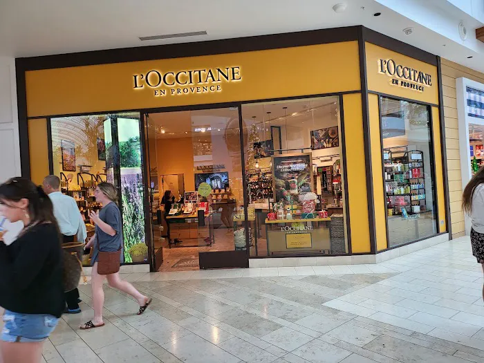 THE MALL AT UNIVERSITY TOWN CENTER 4
