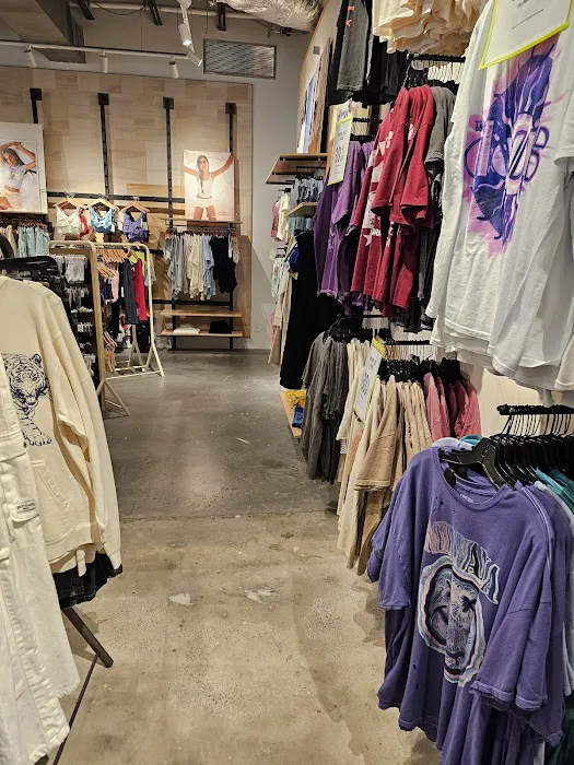 Urban Outfitters 8
