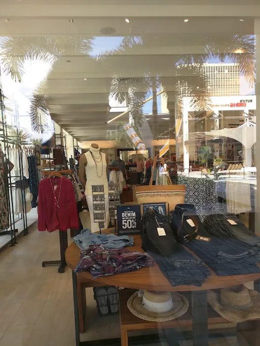 Tommy Bahama 1