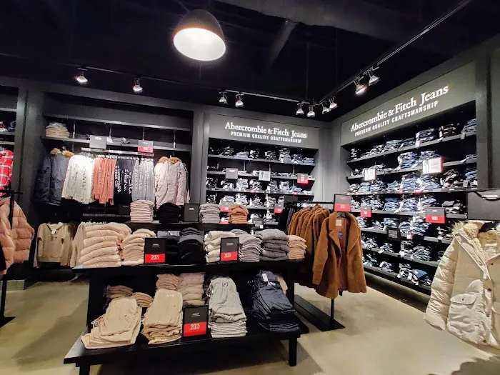 Abercrombie & Fitch 4