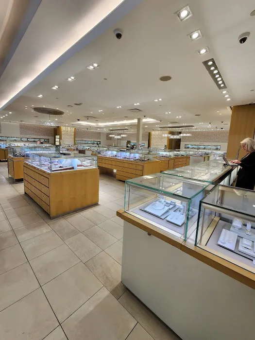 Saks Fifth Avenue 4