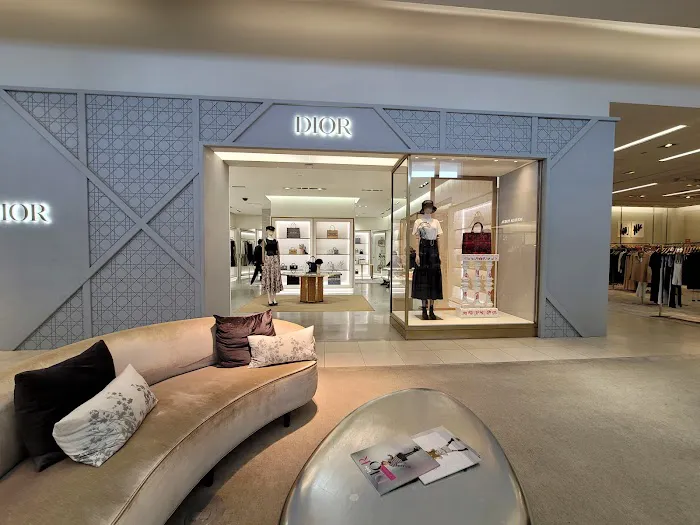 Saks Fifth Avenue 6