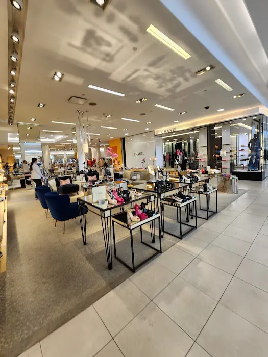 Saks Fifth Avenue 3