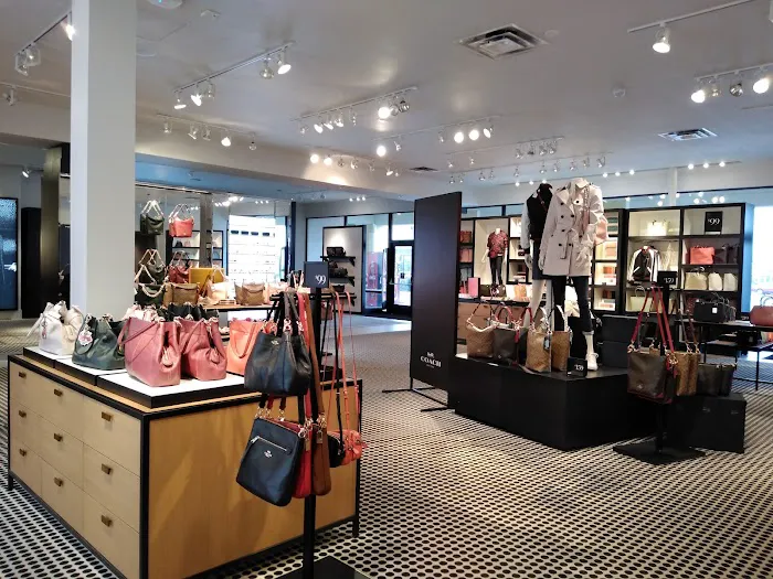 COACH Outlet 5