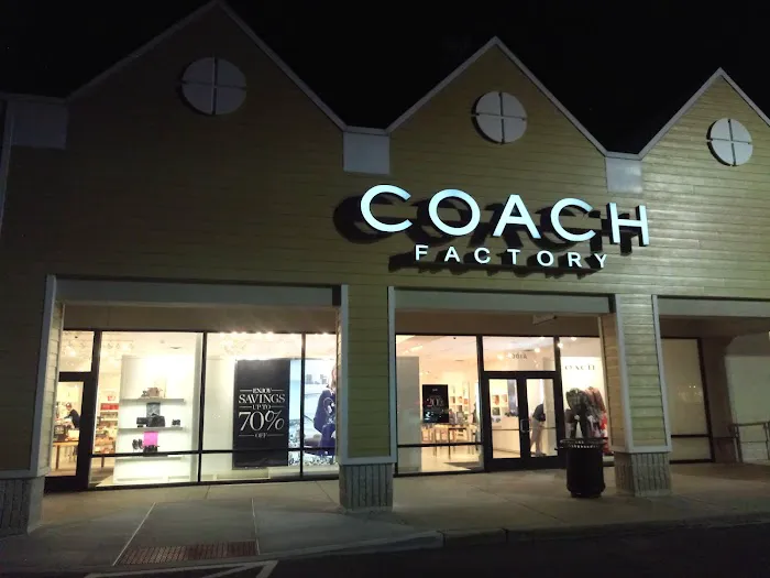 COACH Outlet 7